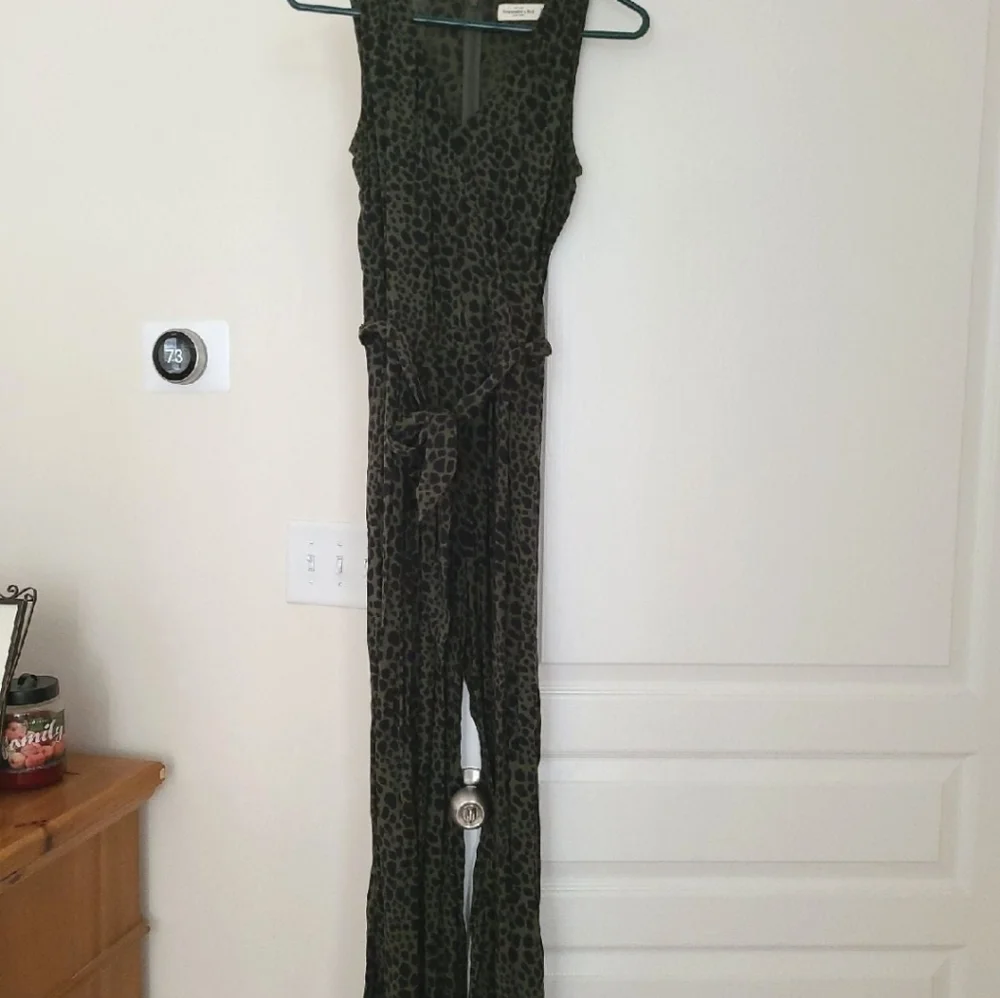 Abercrombie & Fitch Green Leopard Jumpsuit Women's Size XS - Picture 9 of 10